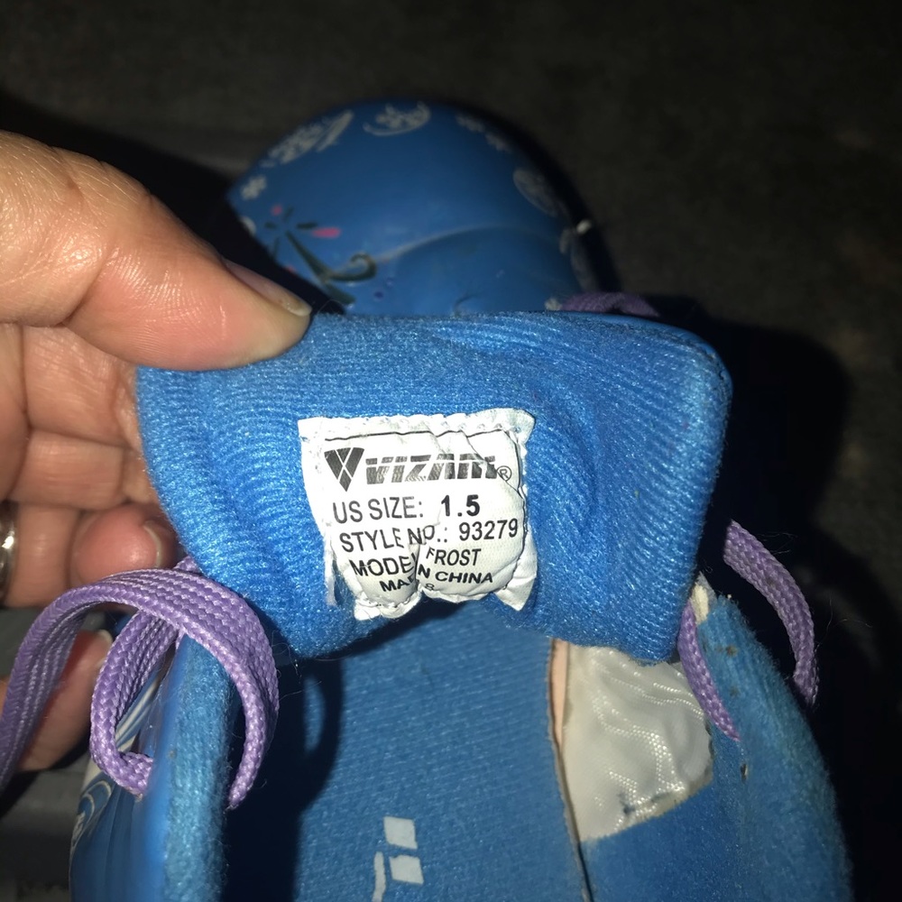 Soccer cleats - Picture 3 of 3